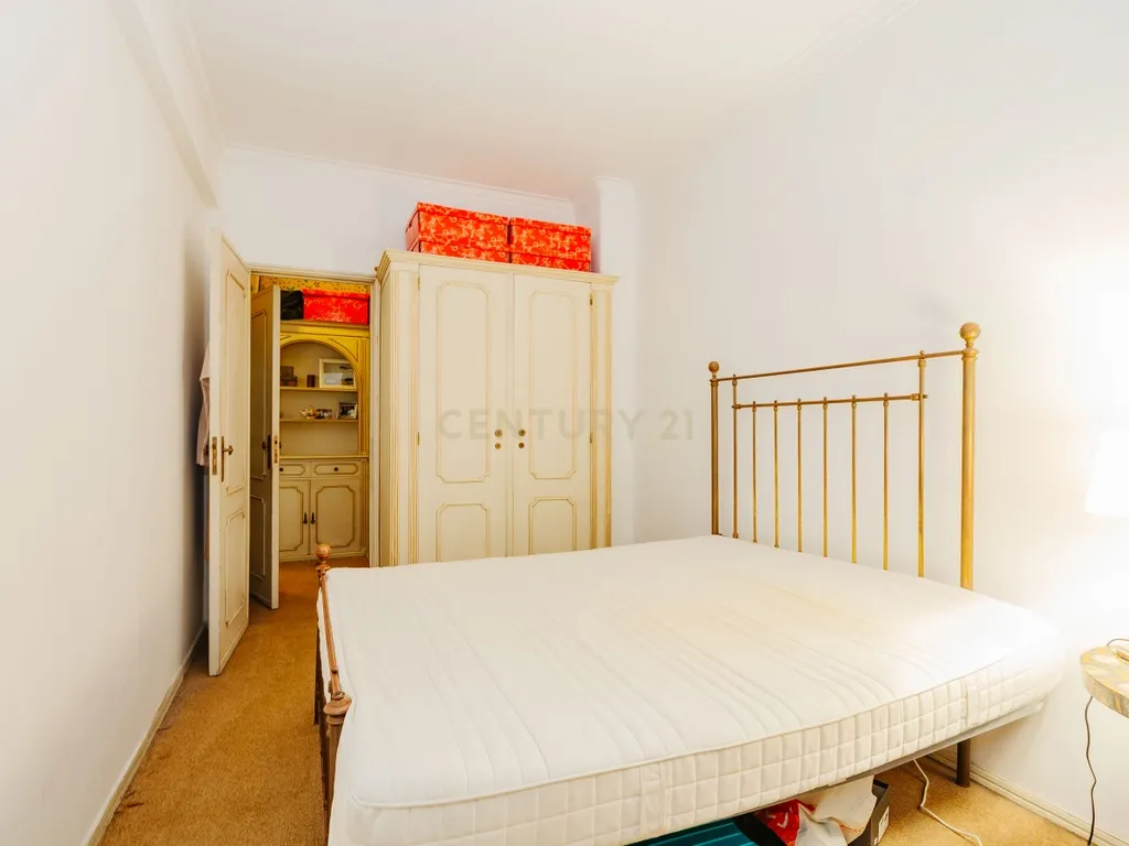 Apartamento T6 em Benfica – 210 m² junto ao Colombo - Image 3