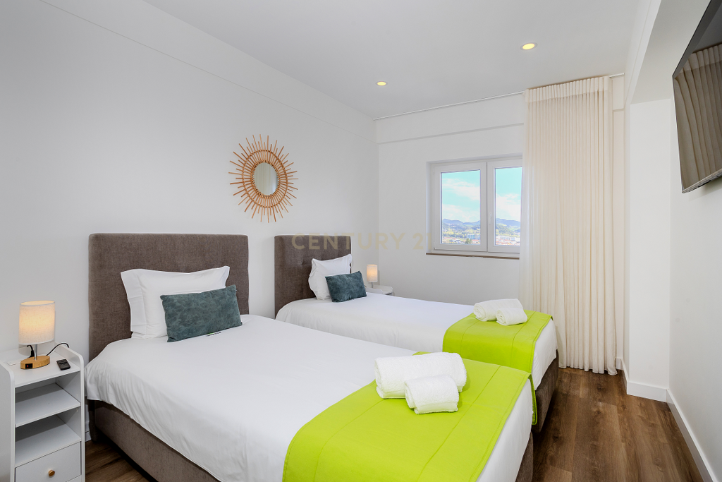 Penthouse T3 de Luxo no 20.º e Último Piso | Vista Mar Única sobre Ponta Delgada - Image 14