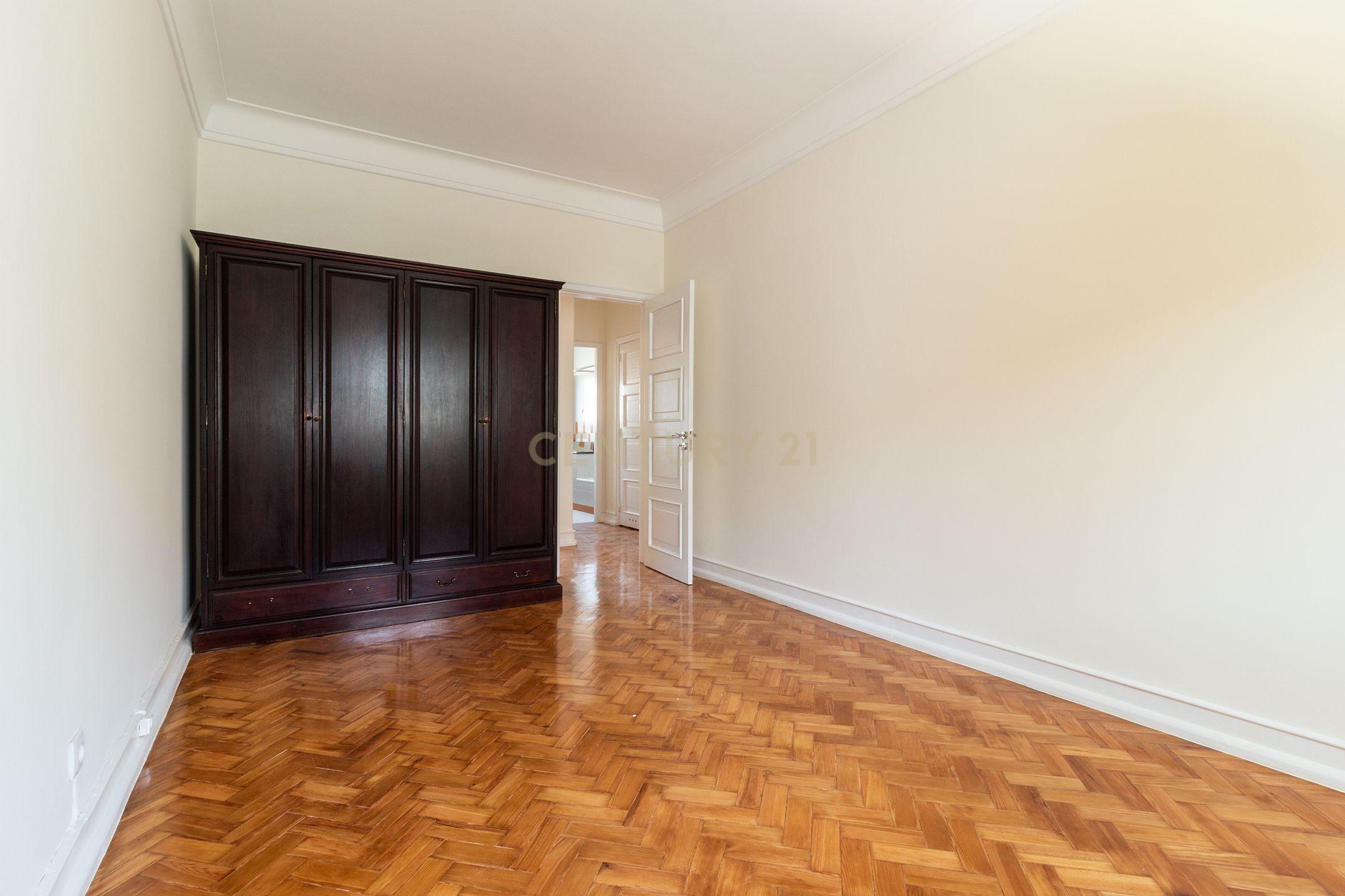Fotografia 5 de Apartamento T4 renovado, Bairro de São Miguel, Alvalade, Lisboa. Para Arrendar!