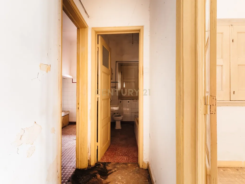 Prédio para remodelação no Entroncamento junto à estação de comboios - Image 14