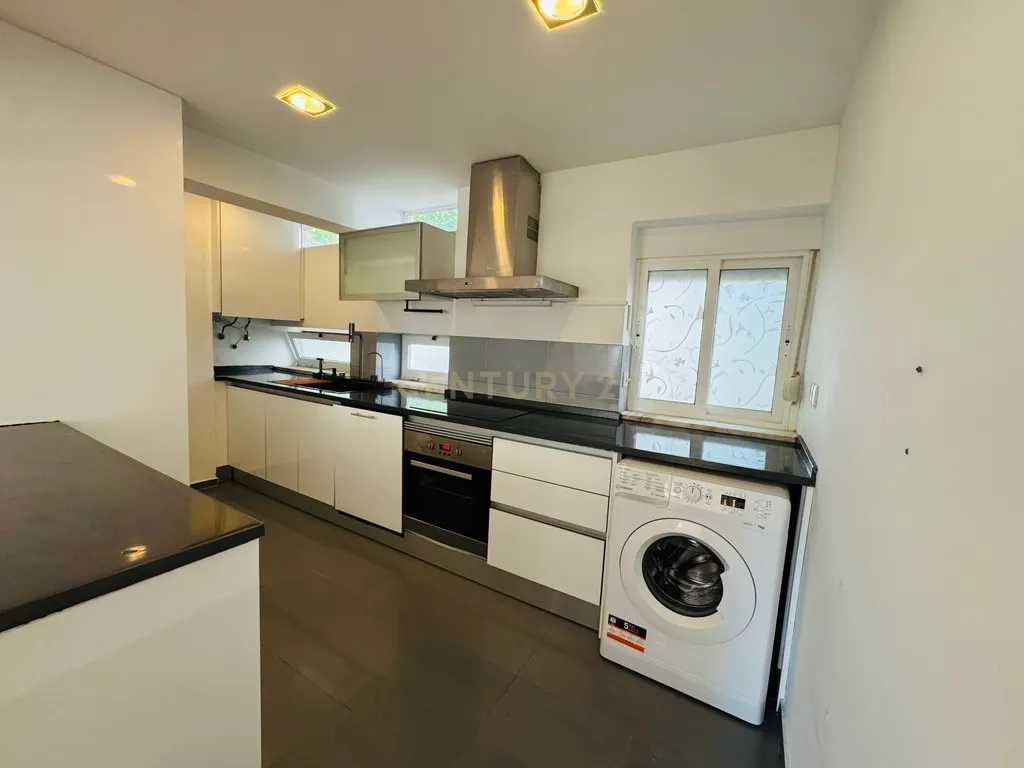 APARTAMENTO T3 REMODELADO NA ENCARNAÇÃO - Image 10