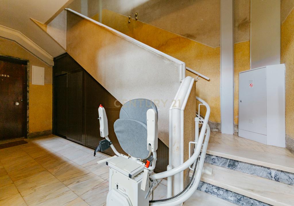 T3 Muito Luminoso com Excelente Localização na Amadora! - Image 18