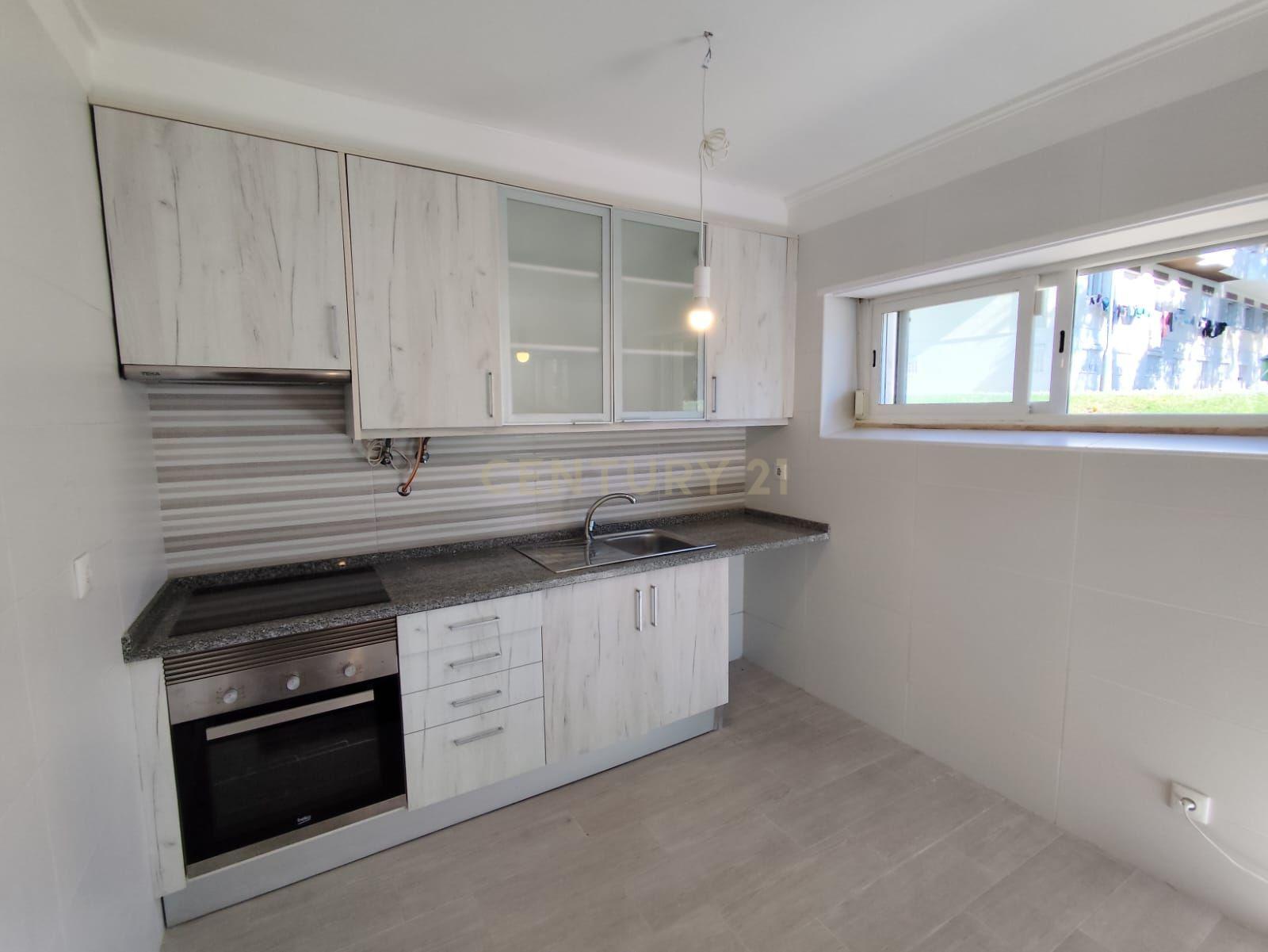 Apartamento T3 Convertido em T2 | Rua dos Jasmins, Queluz – Excelente Localização! - Image 3