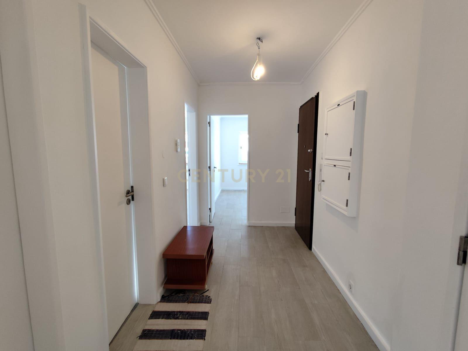 Apartamento T3 Convertido em T2 | Rua dos Jasmins, Queluz – Excelente Localização! - Image 2