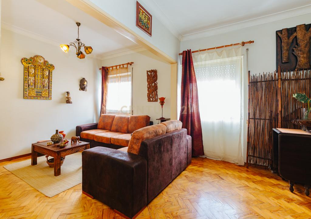 T3 Muito Luminoso com Excelente Localização na Amadora! - Image 1