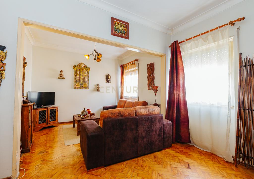 T3 Muito Luminoso com Excelente Localização na Amadora! - Image 5