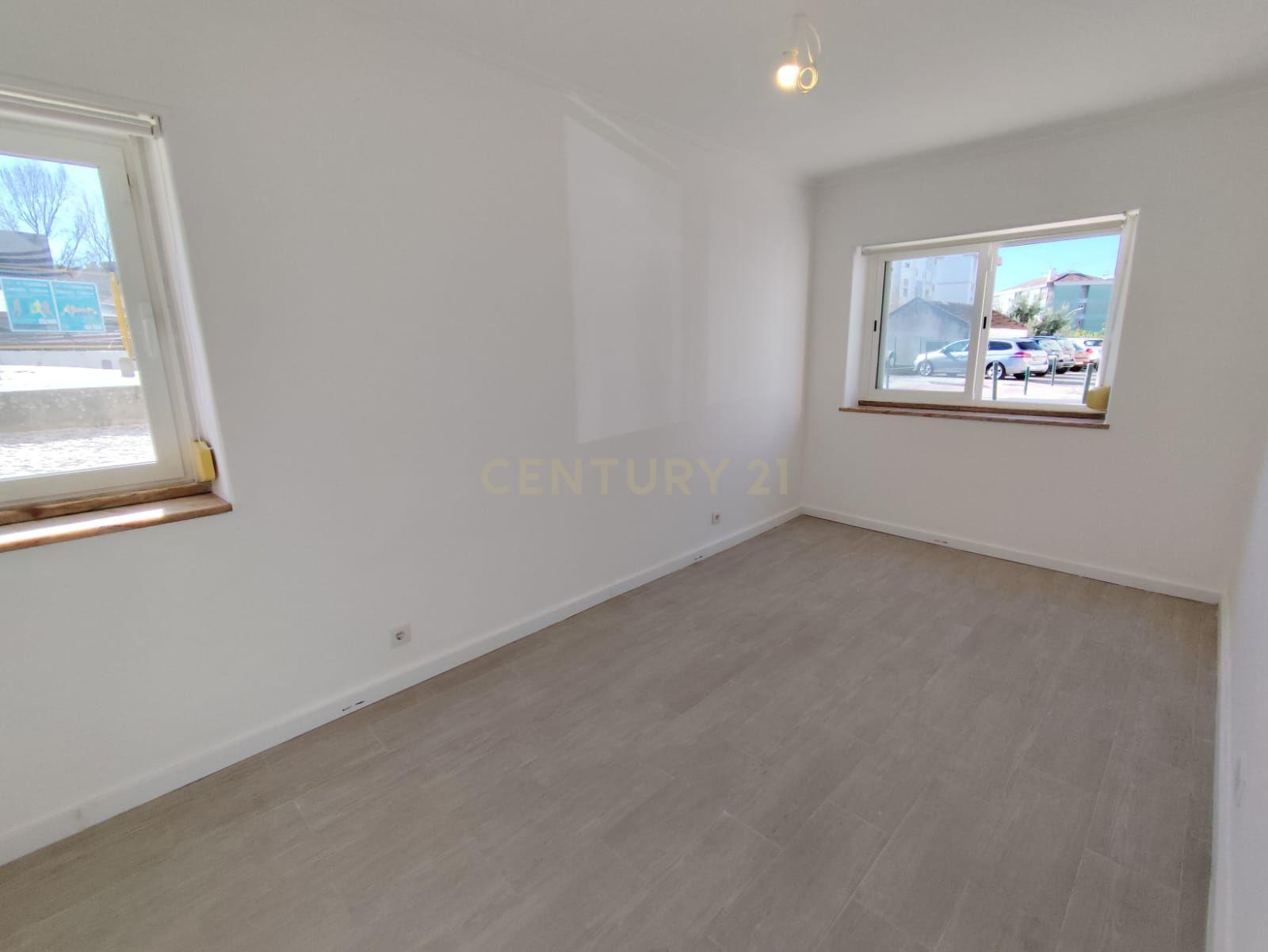 Apartamento T3 Convertido em T2 | Rua dos Jasmins, Queluz – Excelente Localização! - Image 9