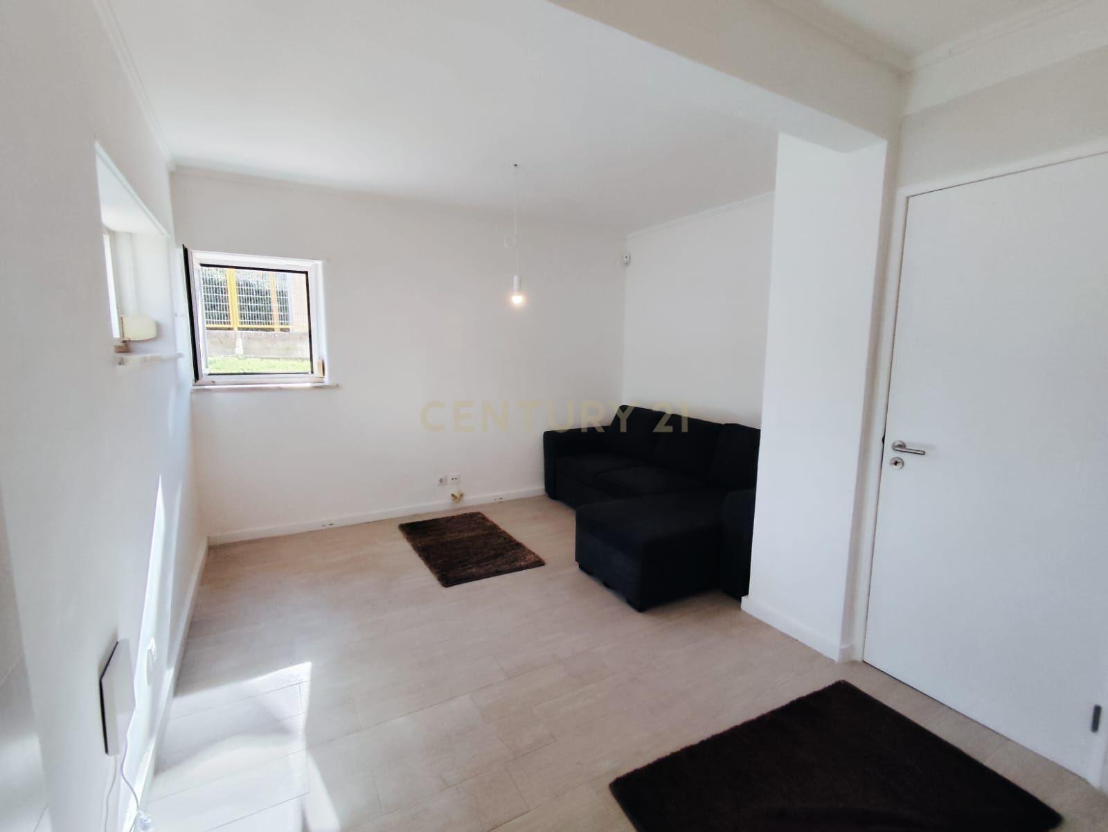 Apartamento T3 Convertido em T2 | Rua dos Jasmins, Queluz – Excelente Localização! - Image 4