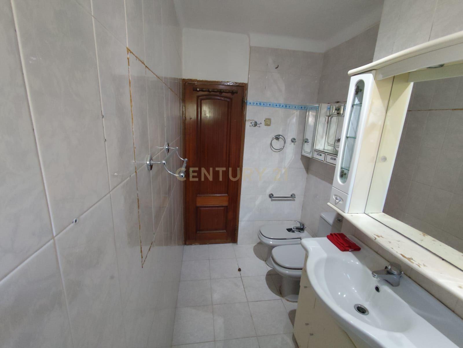 Excelente Oportunidade de investimento! T3 nos Olivais Sul em Localização Privilegiada! - Image 9