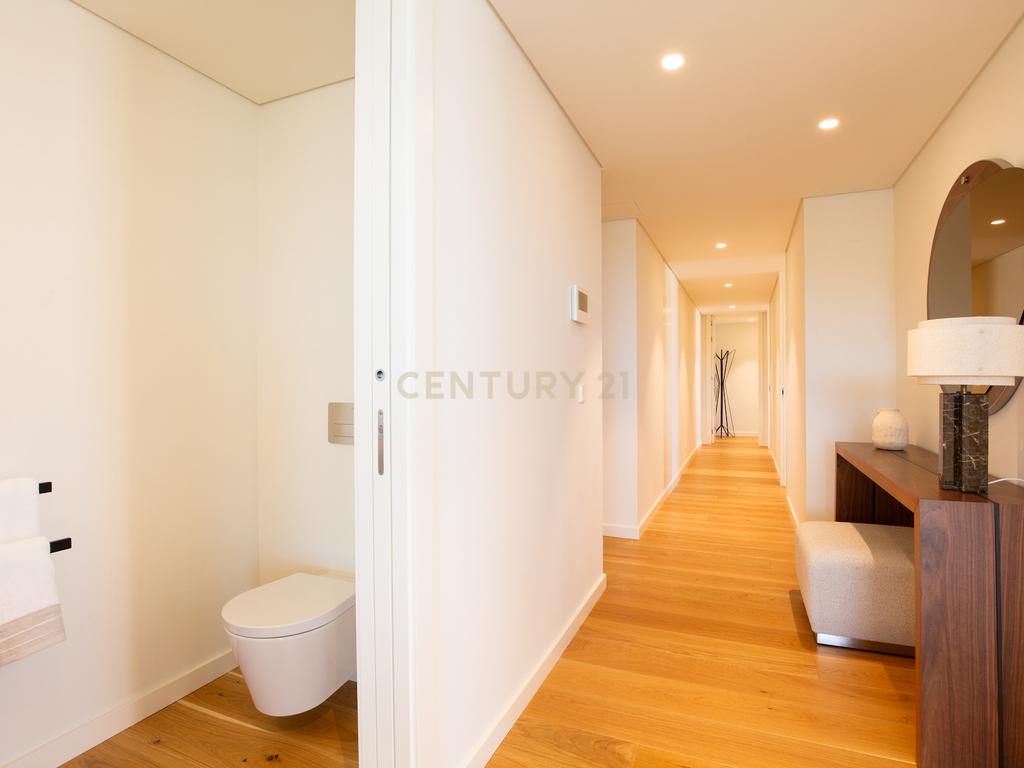 Apartamento de Luxo com 3 Quartos Virado a Sul na prestigiada Infinity Tower - Image 11
