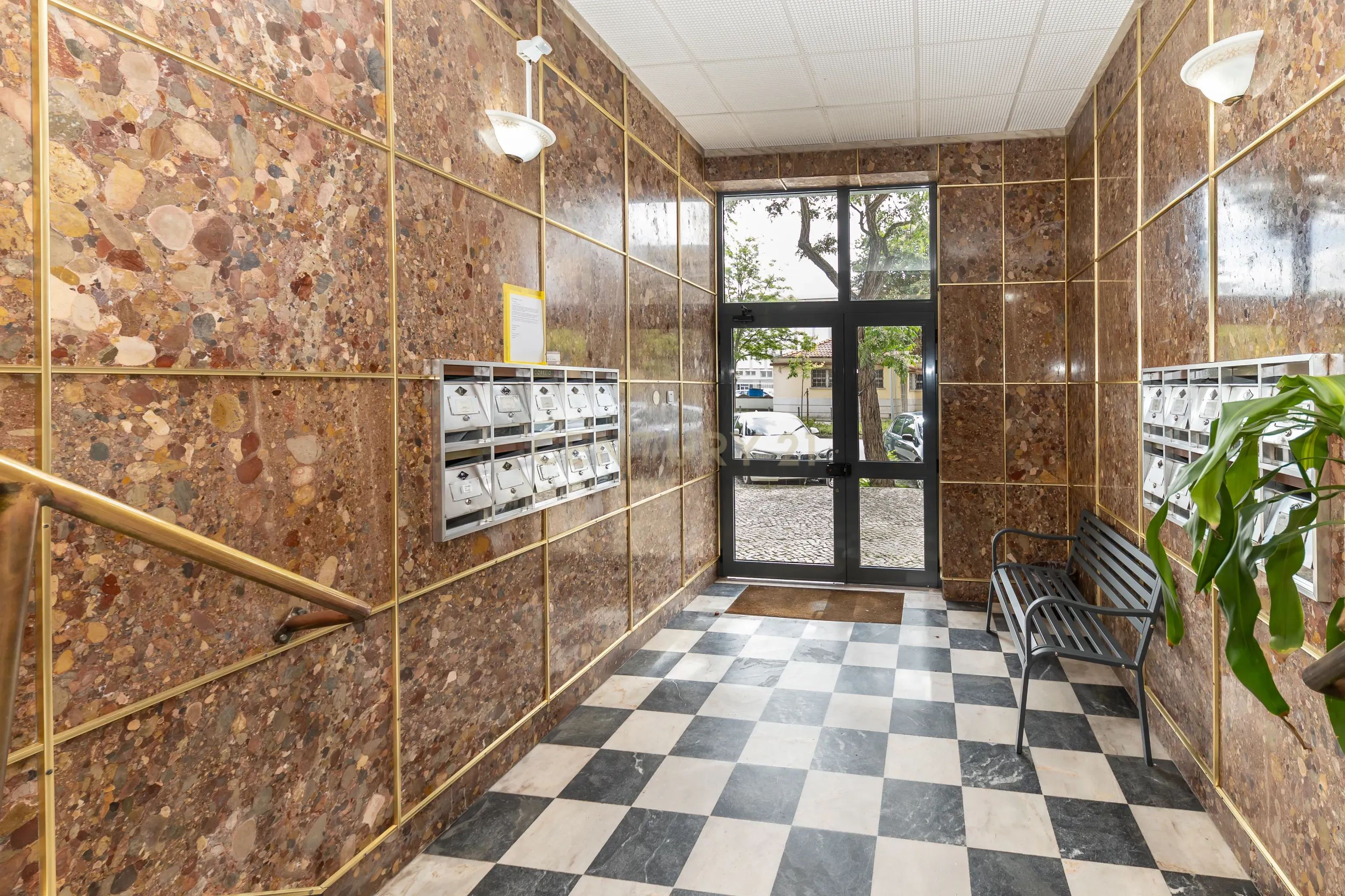 Apartamento T4 convertido em T3 - Totalmente Renovado com Materiais Premium no Centro de Setúbal - Image 41