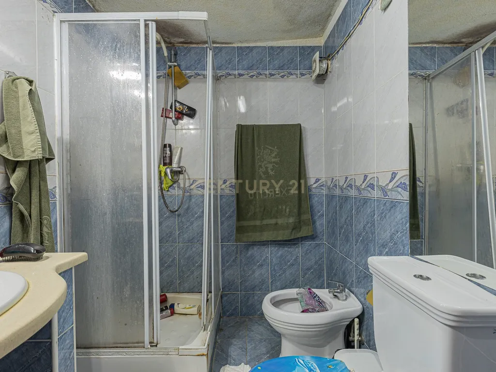 Moradia T4 com 3 Pisos + Sótão e Garagem — Famões - Image 78