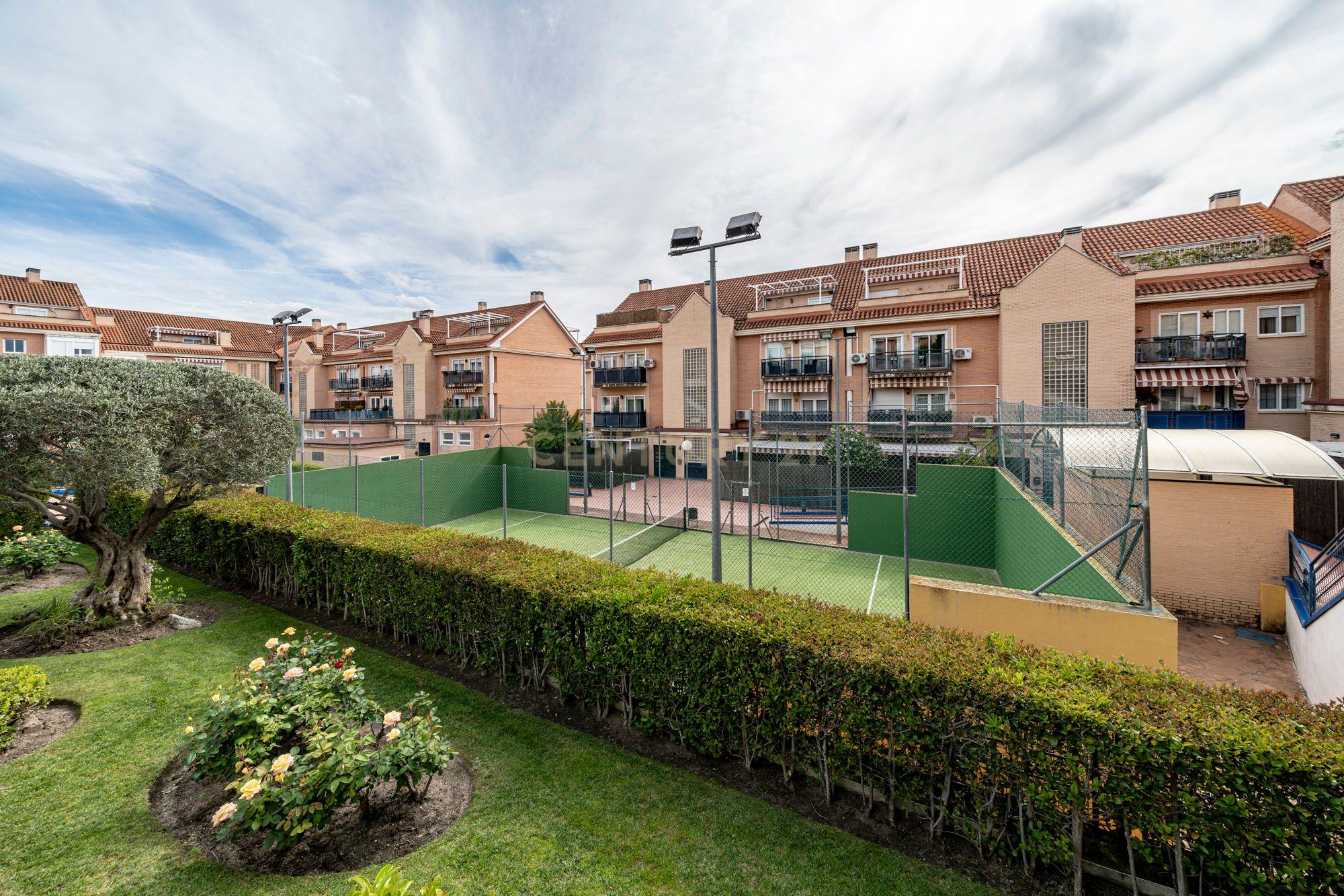 Apartamento de Luxo com Terraço em Comunidade Fechada - Madrid - Image 2