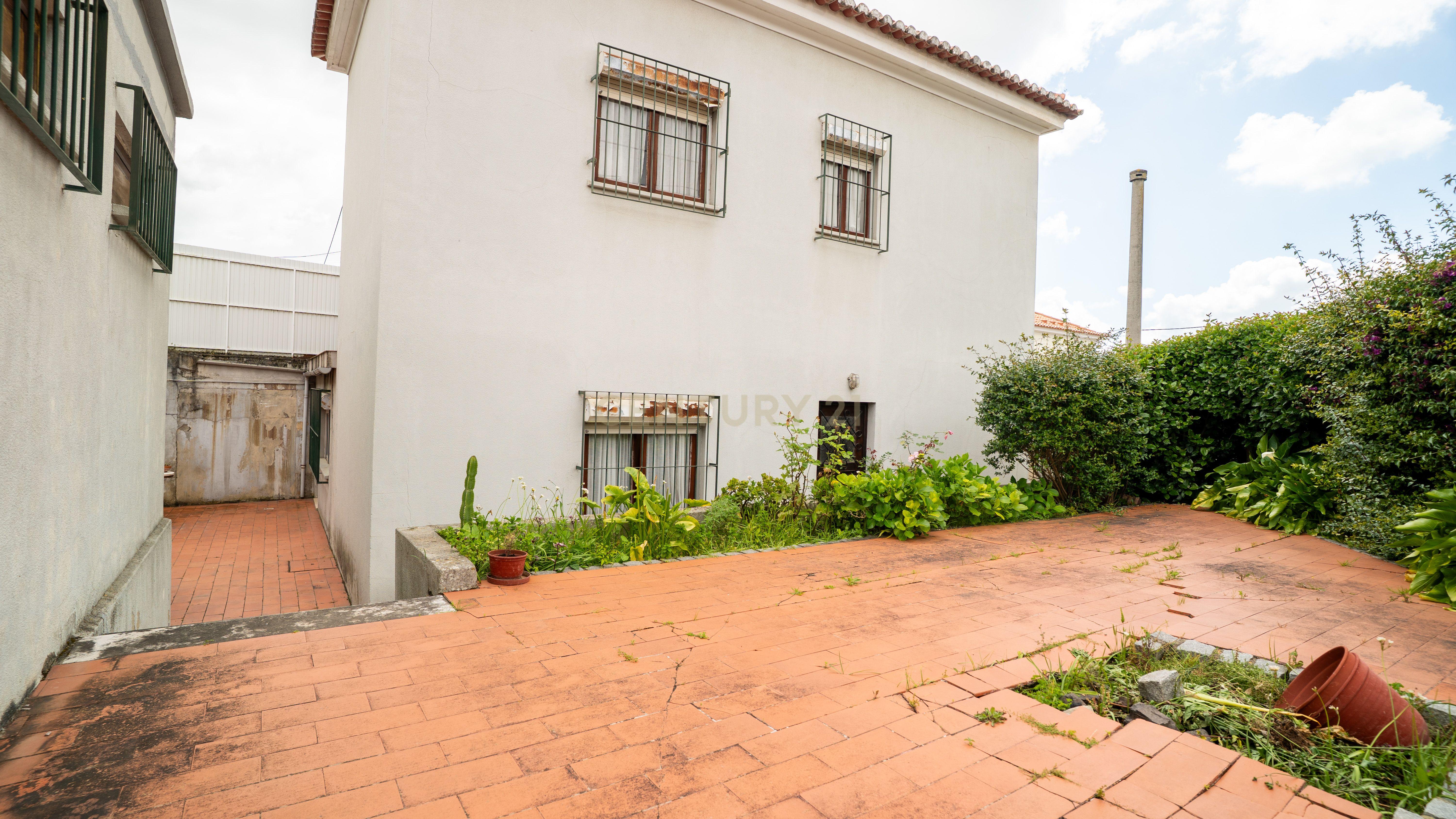 Moradia T6, na Rua 1 no Bairro de Belém, para modernizar em lote com 290m² - Image 53