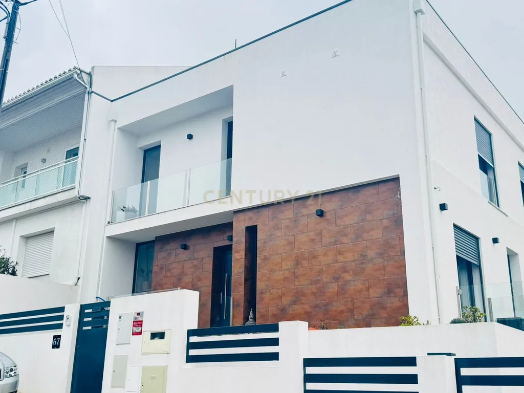 Moradia Geminada T4 em Caneças, Moderna e com excelentes acabamentos - Image 9