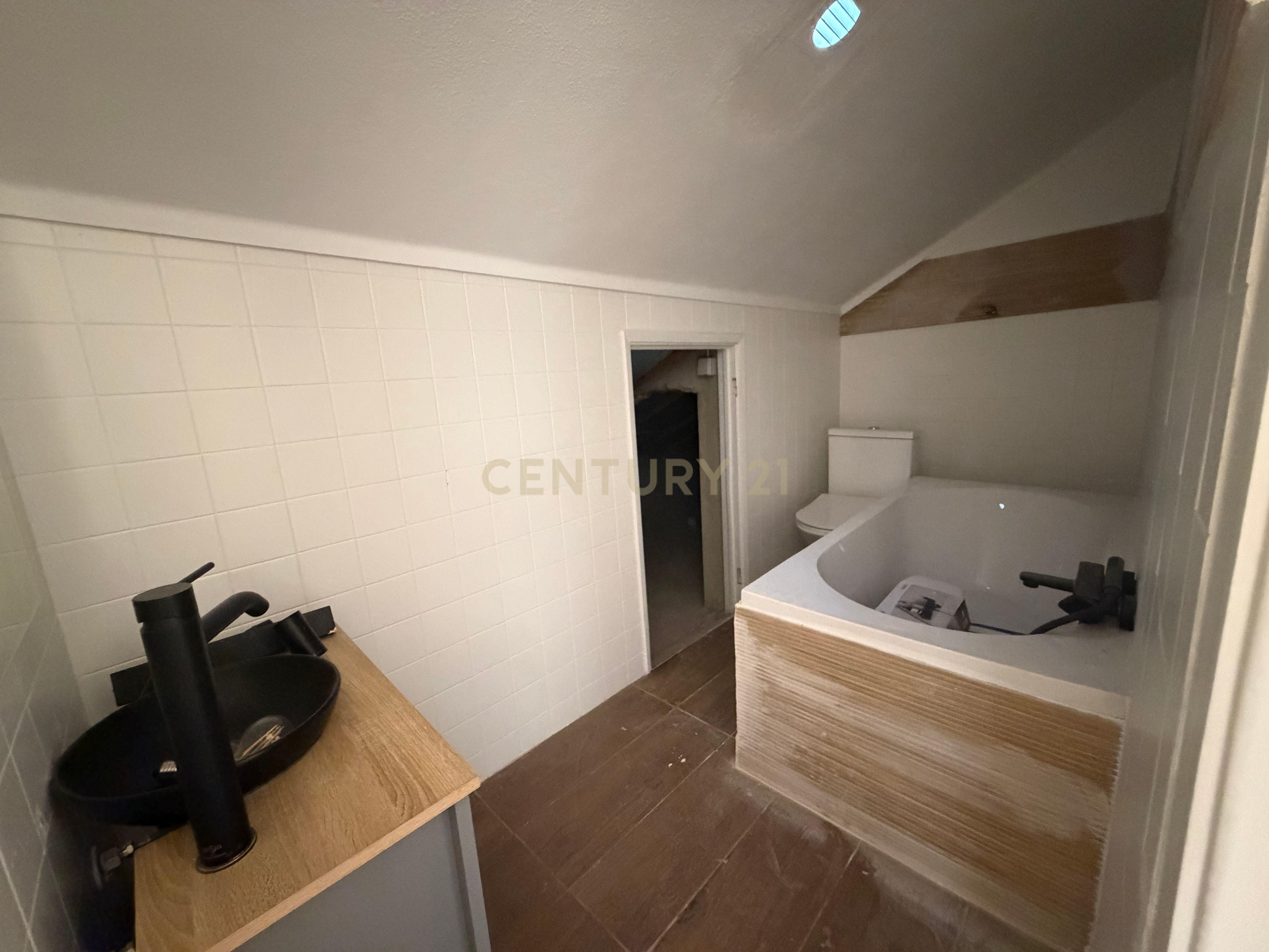 Fotografia 8 de Apartamento T1 em Sesimbra (Castelo), Remodelado, com Terraço