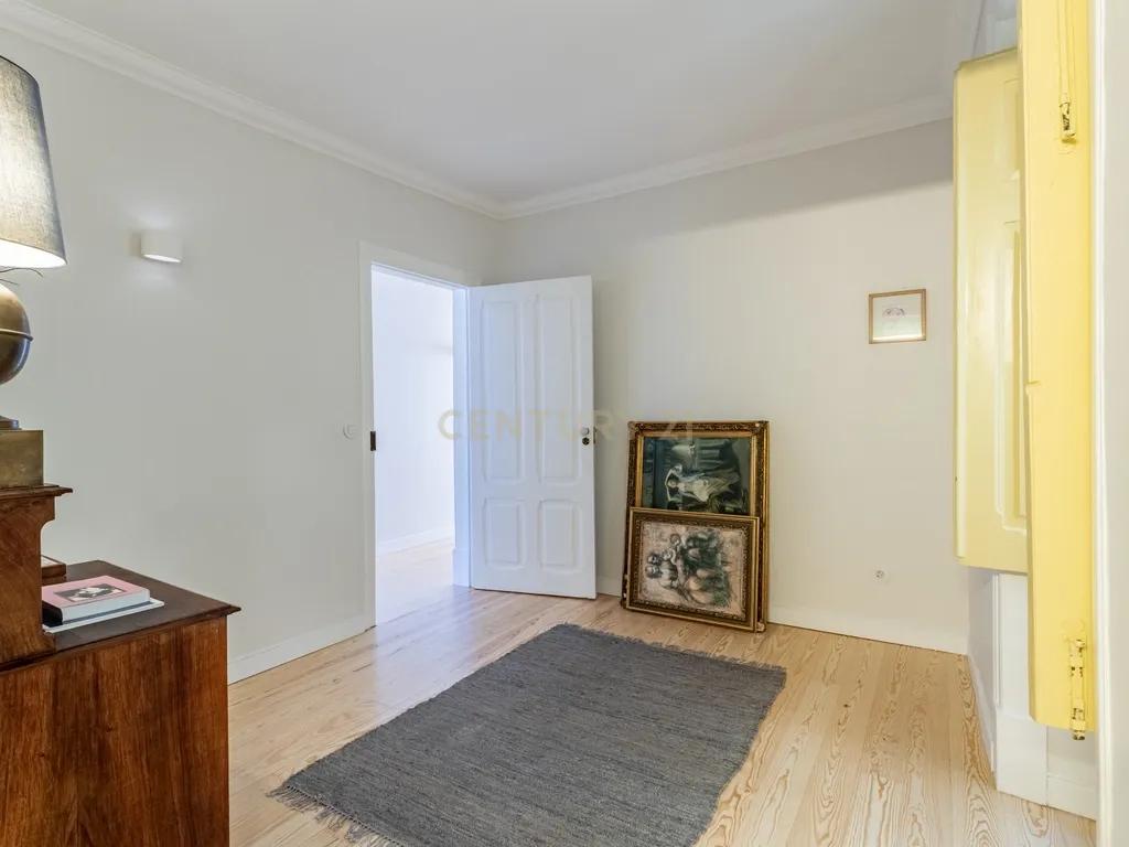 Apartamento T3 com charme lisboeta e vista sobre a cidade - Image 20