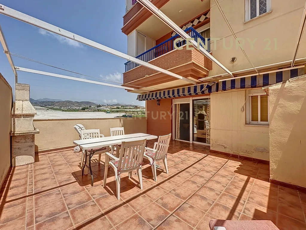 Apartamento de um quarto para arrendar em Torrox Costa com terraço e piscina - Image 14