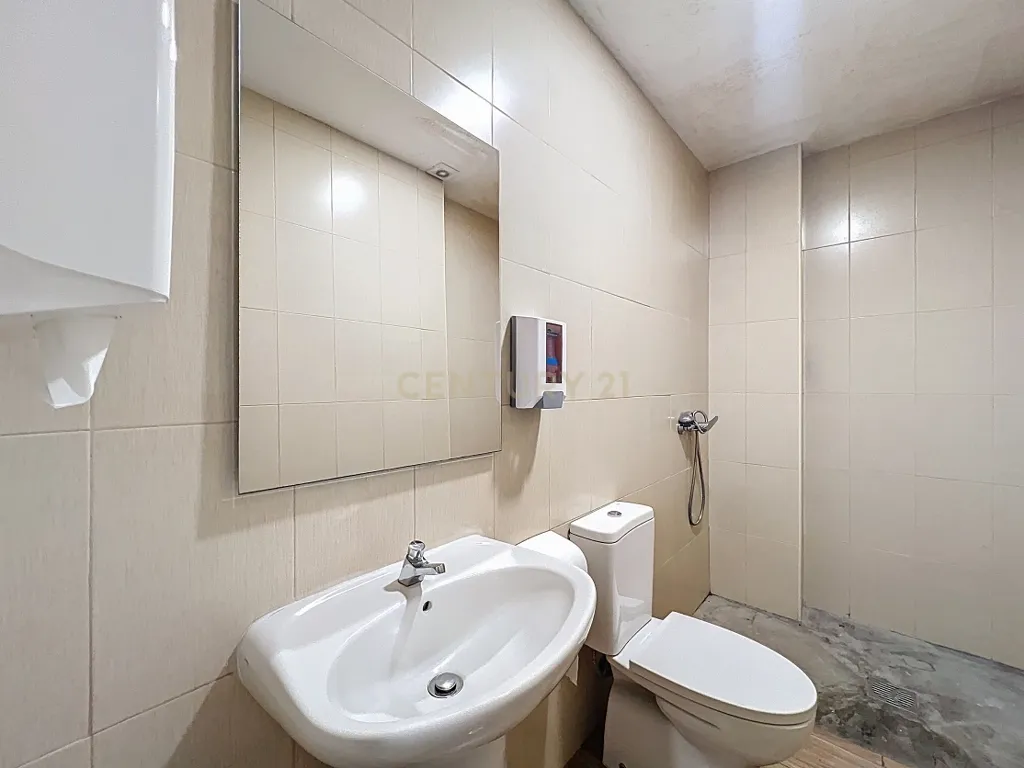 Duas Frações de Comércio/Serviços na Lagoa — Ideais para Clínica, Escritórios ou Investimento - Image 40
