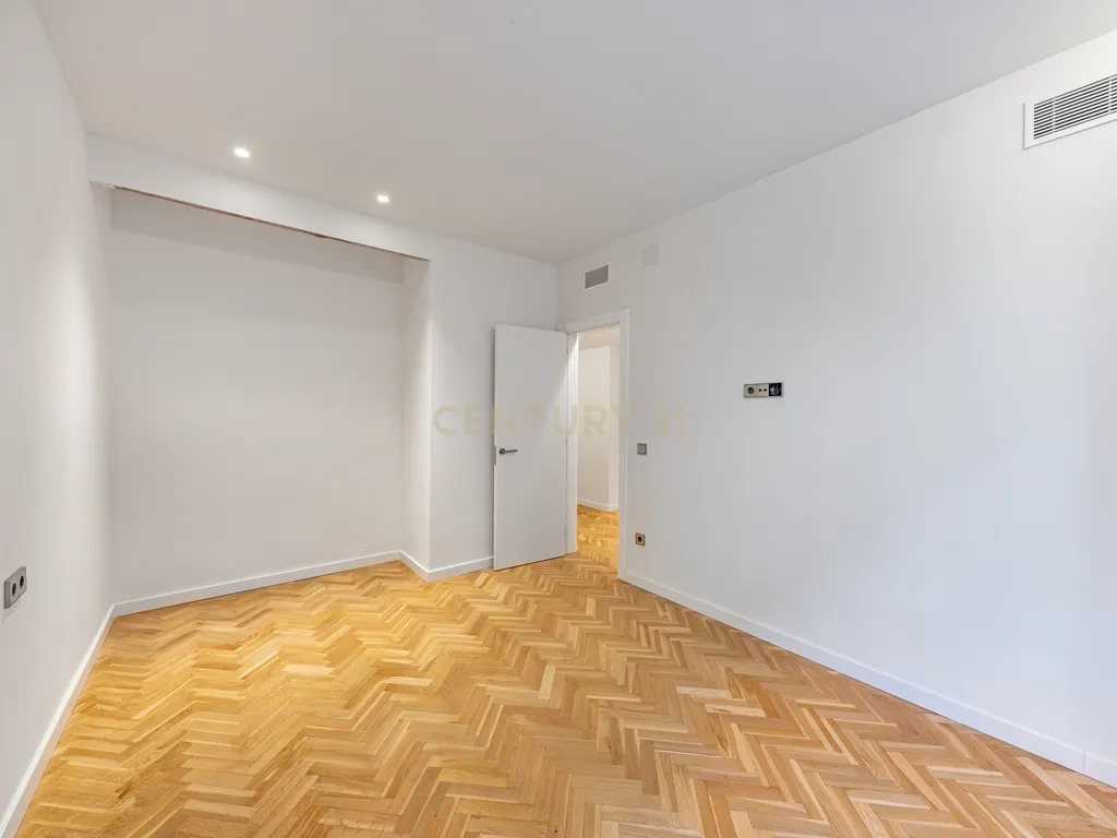 Espetacular apartamento renovado de 220 m² com 4 quartos - Image 26