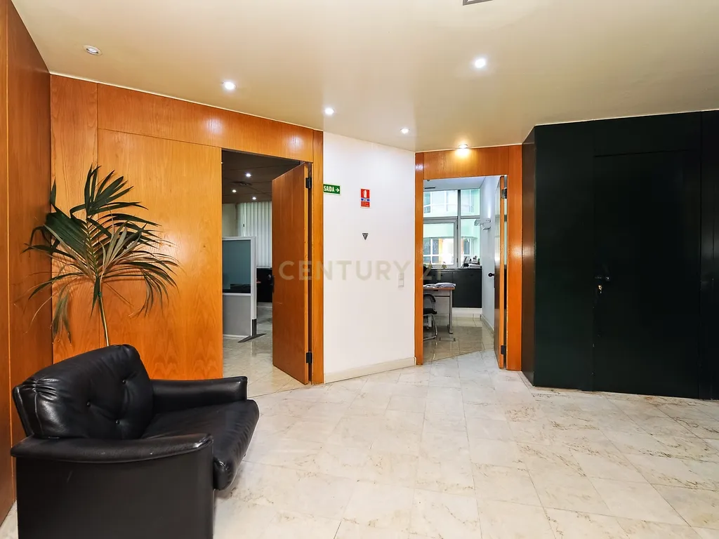 Edifício Areeiro de 2.230m2 P/ Residência Universitário C/ Projeto Aprovado - Image 3