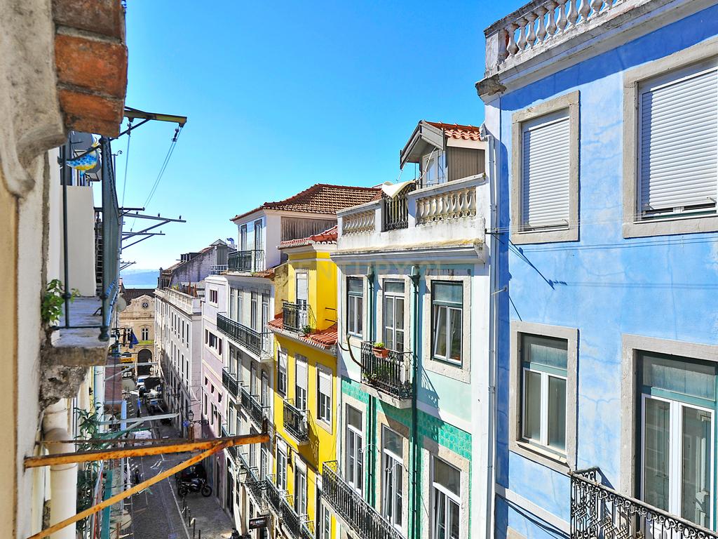 Prédio bem conservado na Rua Luz Soriano. Em Venda! - Image 4