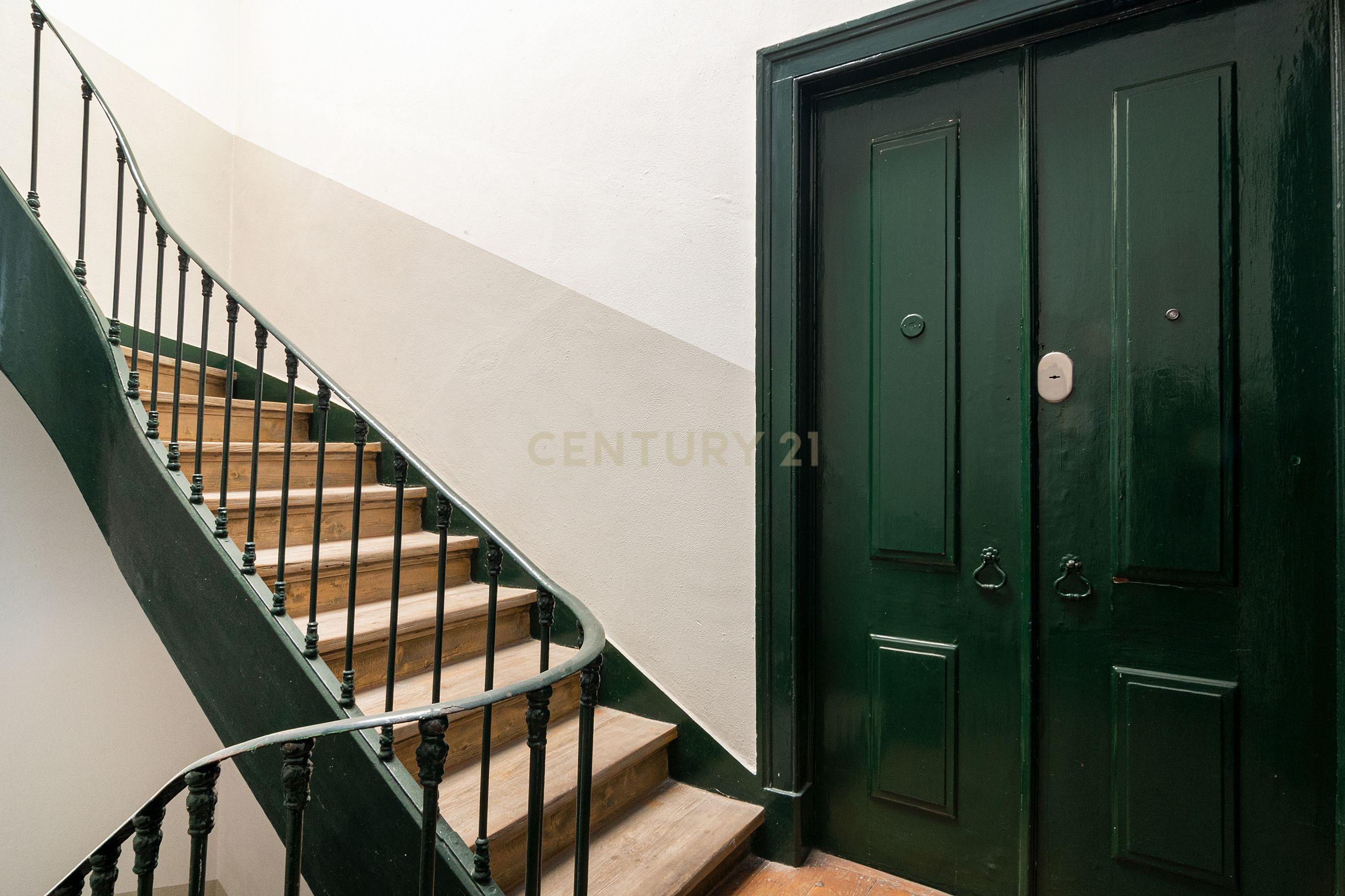 T3 em prédio pombalino na Rua da Madalena N.90, em plena Baixa de Lisboa. Para Venda. - Image 3