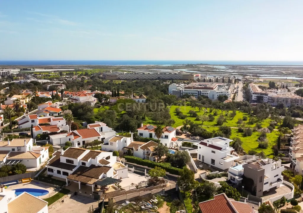 Moradia T4 com vista Mar e Cidade - Viva o Sonho de uma Vida na Quinta da Barra em Tavira - Image 4