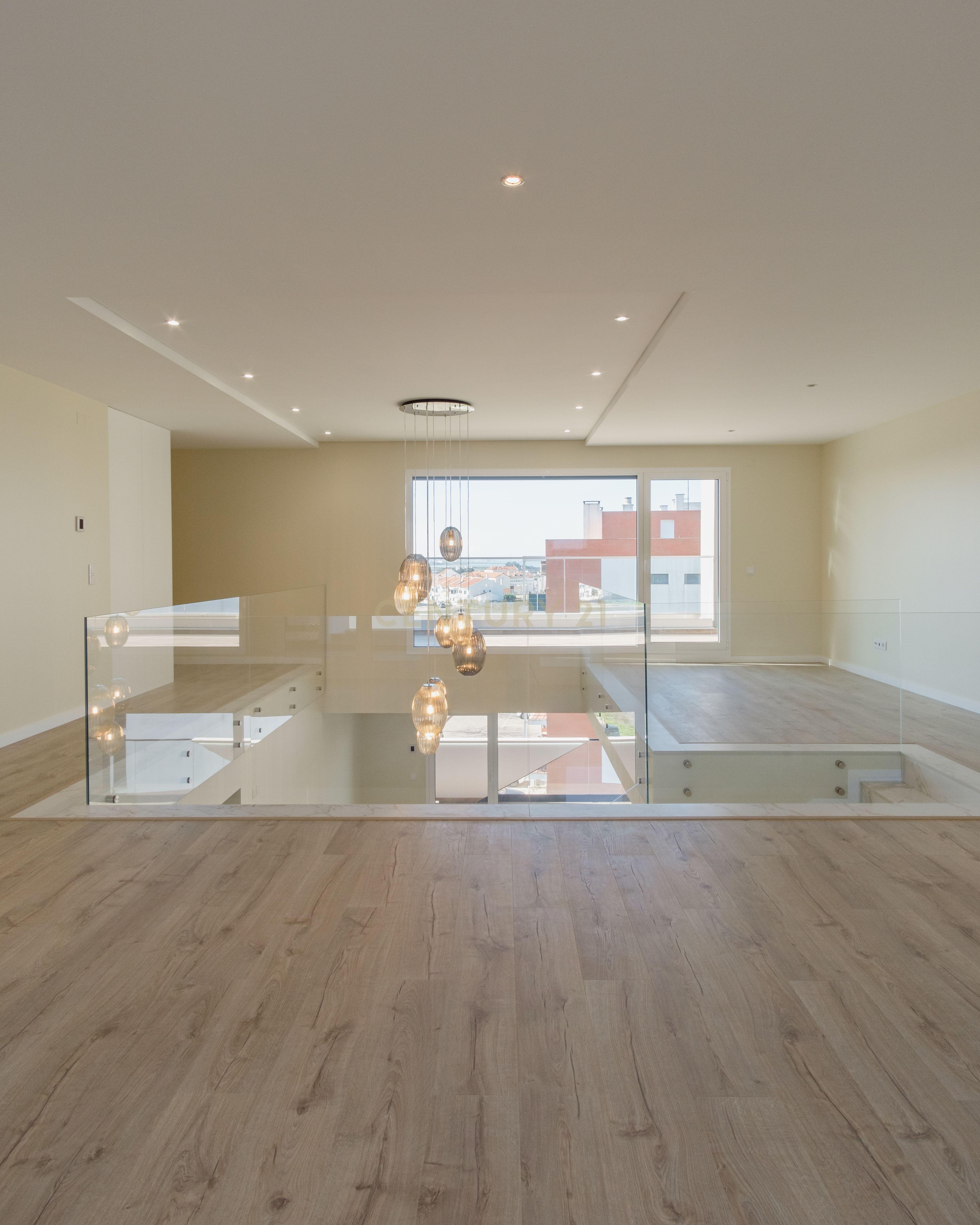 T3 - Luxuoso Apartamento Novo no Montijo com Vista Panorâmica - Image 17