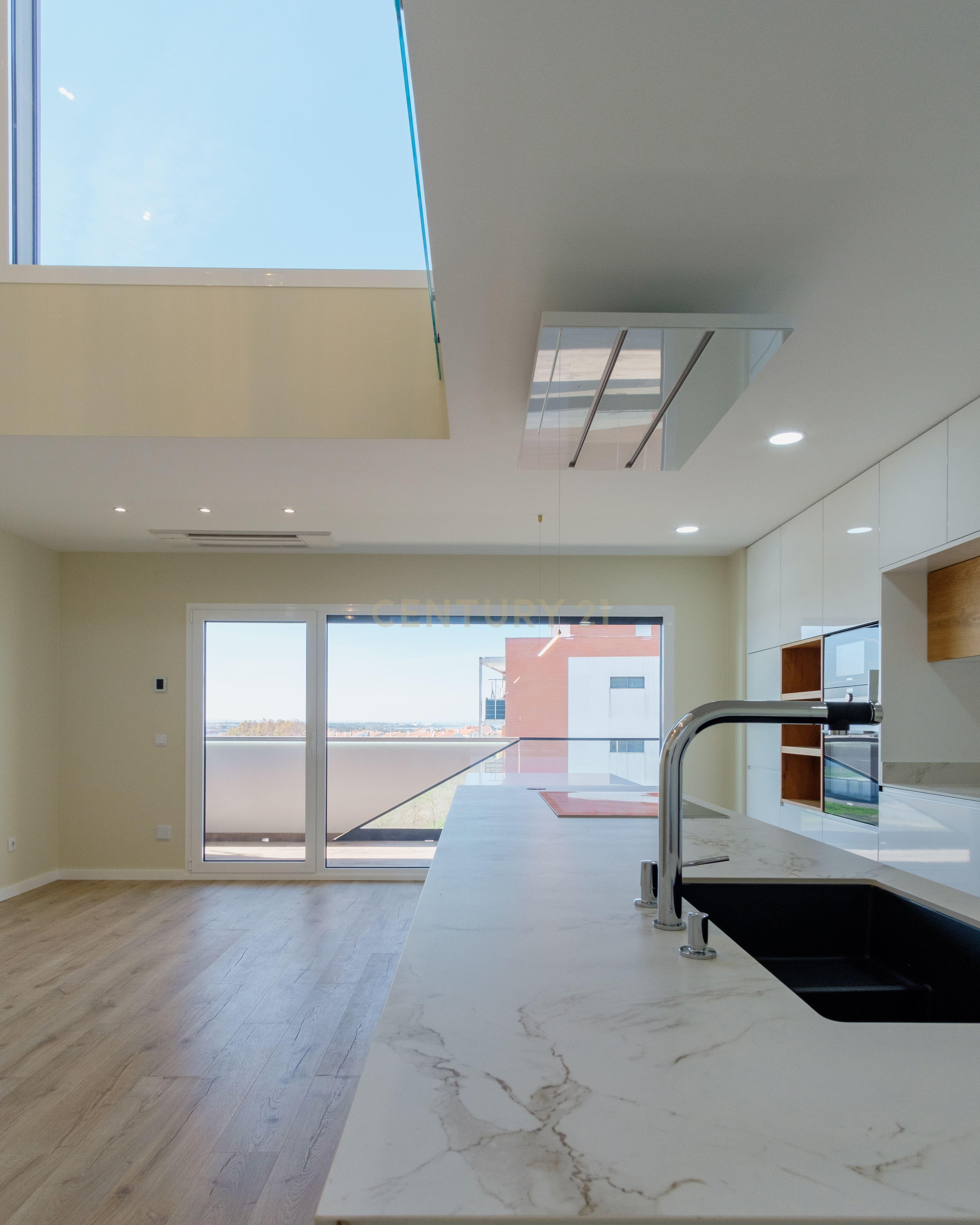 T3 - Luxuoso Apartamento Novo no Montijo com Vista Panorâmica - Image 8