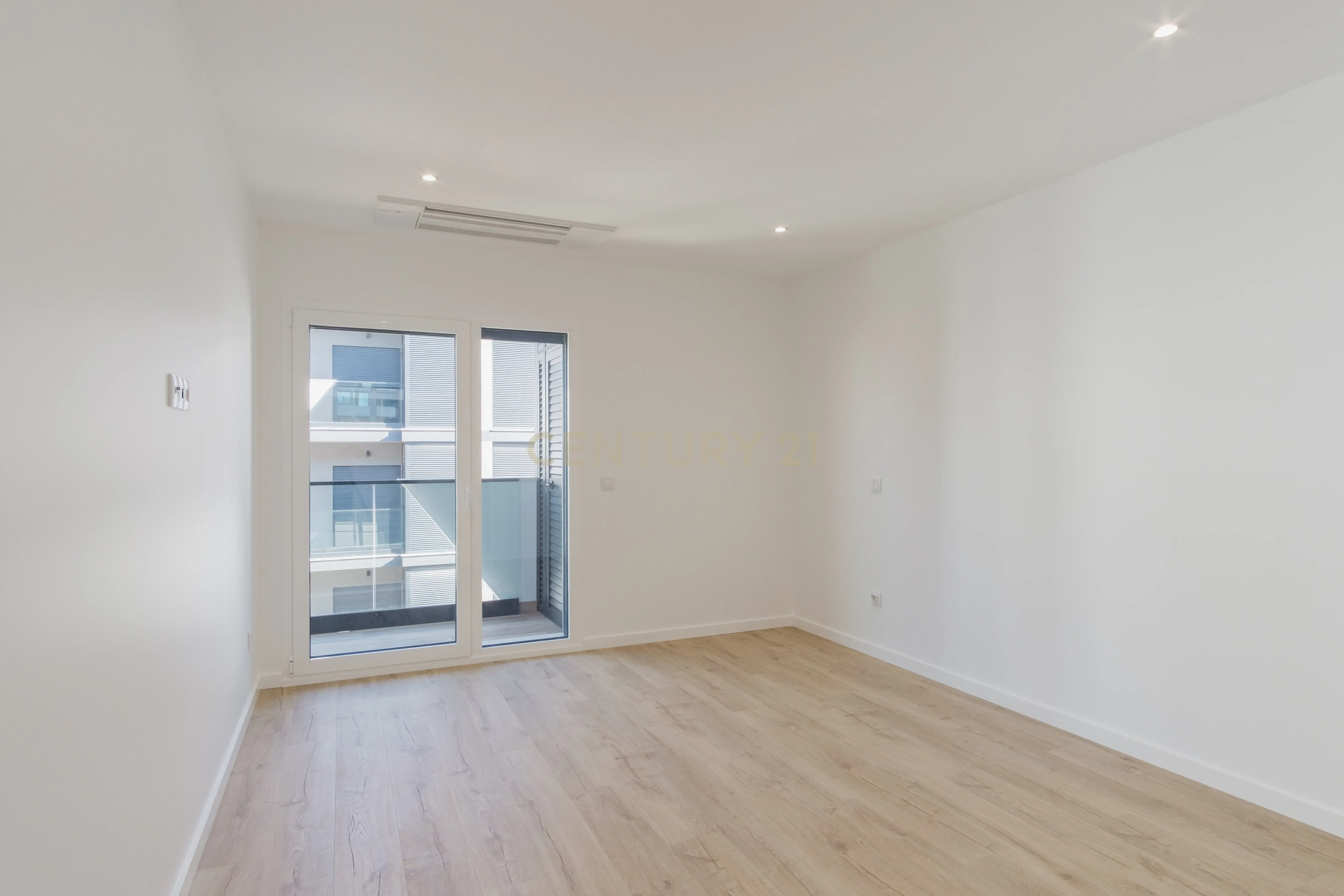 T4 Apartamento Novo no Montijo - Image 27