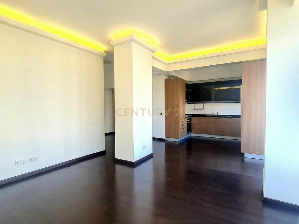 Apartamento Renovado T2 em Santa Clara, Lisboa - Image 5