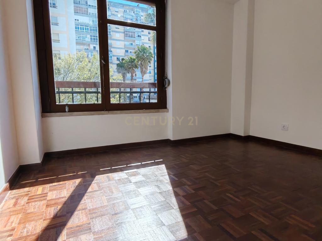 Apartamento T3 em Carnaxide - Image 12