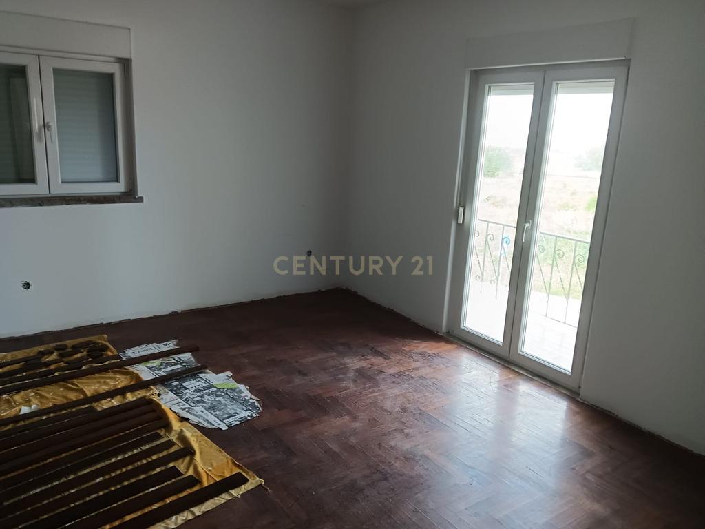 Andar Moradia t3 totalmente remodelado - Image 2