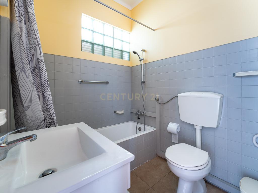 APARTAMENTO T3 TRANSFORMADO EM T2 - CENTRO DE PENICHE ! - Image 17