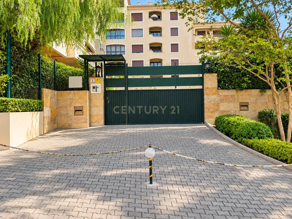 T4 com Piscina | Condomínio Privado PRATAGI | Segurança 24H | Alverca - Image 77