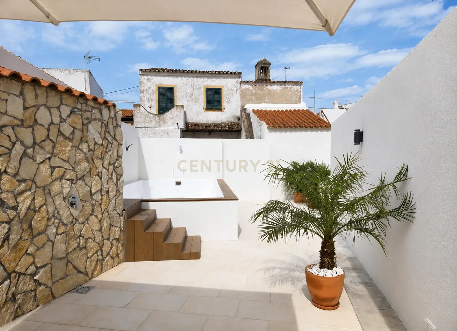 Fotografia 3 de Moradia de Luxo Renovada com Piscina, Vista Mar e estúdio para Rentabilização – Pêra, Algarve