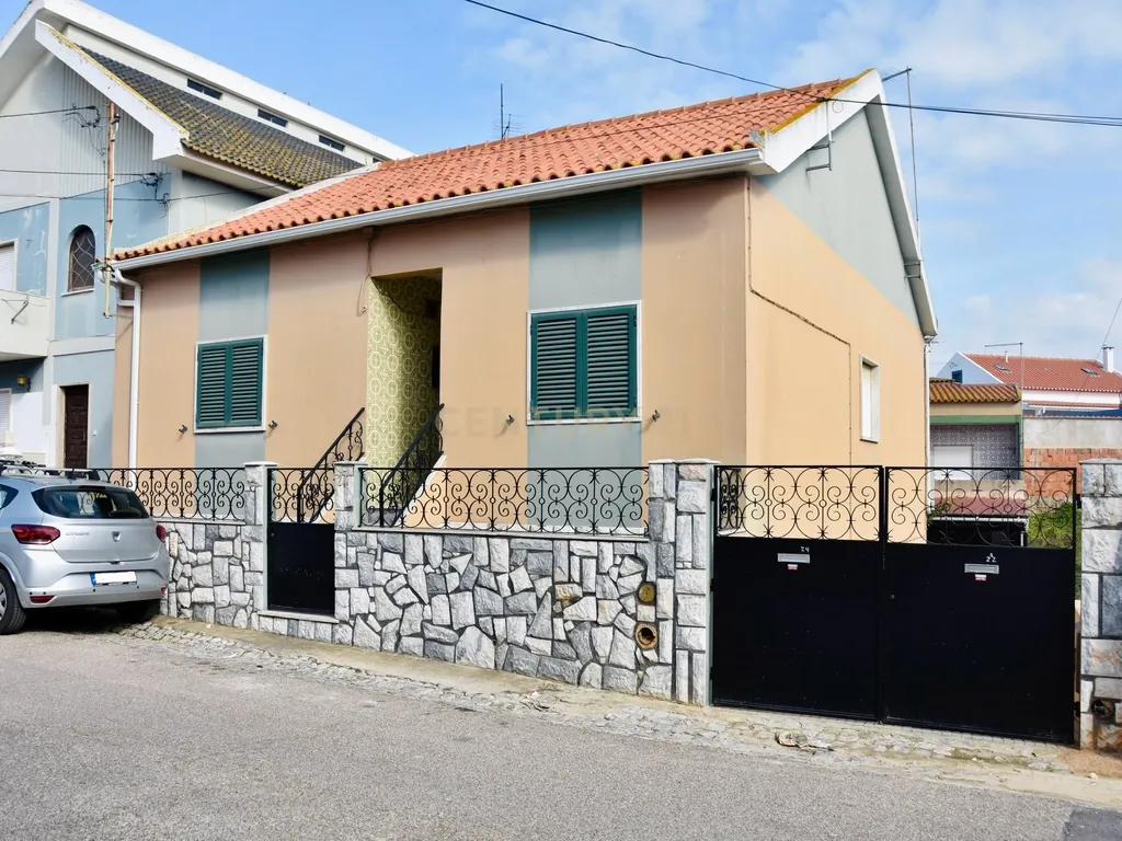 Espetacular Moradia T10 com Terraço e Vista em Setúbal - Image 1