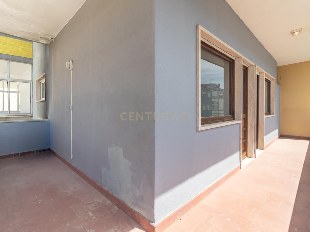 Apartamento T2 para arrendamento no centro da Costa da Caparica - Image 36