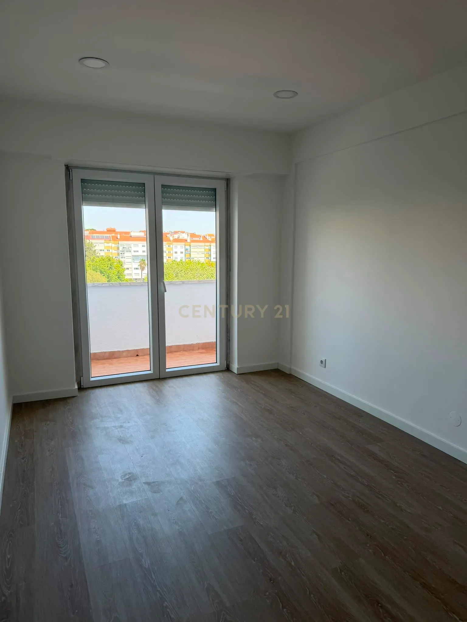 Fotografia 12 de T2 Totalmente remodelado em Massamá - Aceita se PERMUTA