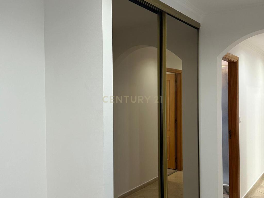 Apartamento T3 com terraço e garagem fechada para Arrendamento – Encosta do Sol - Image 24