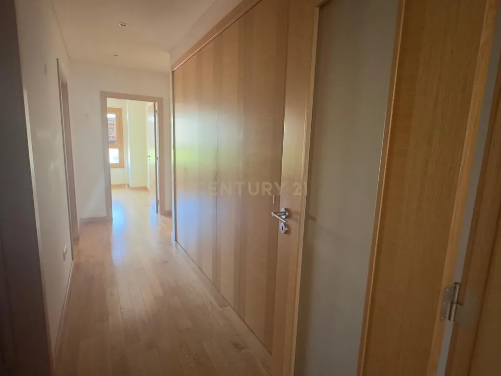 Apartamento T3 na Alta de Lisboa com Box para 2 Viaturas - Image 10