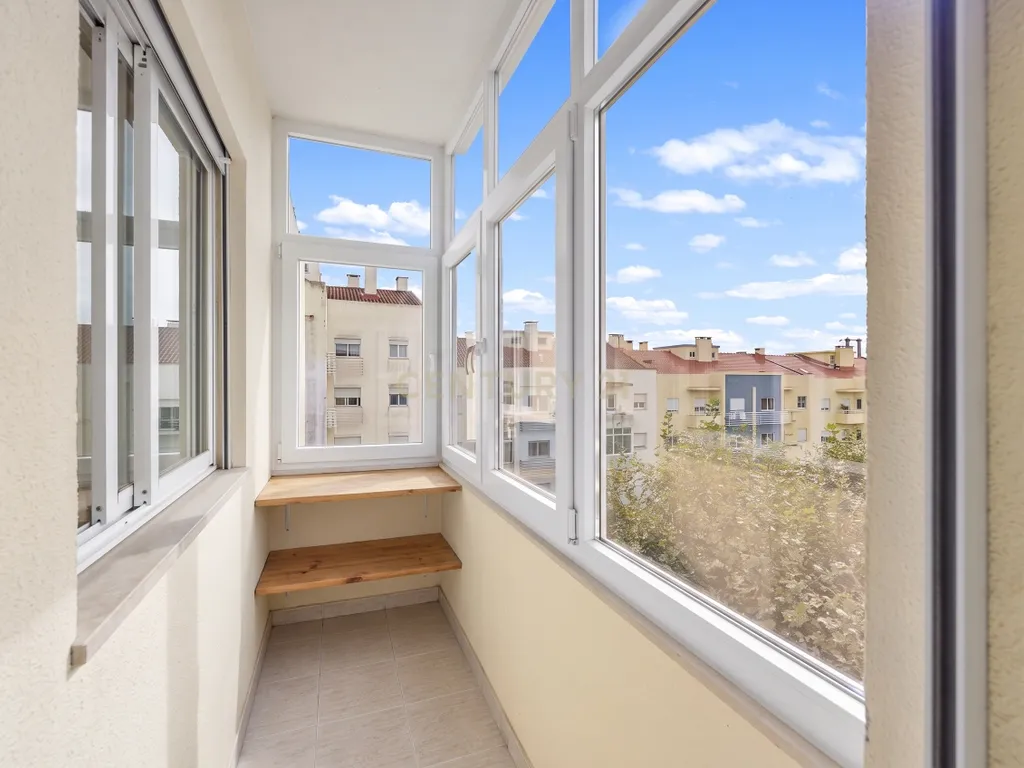 Apartamento T3 Duplex Montijo - Image 5