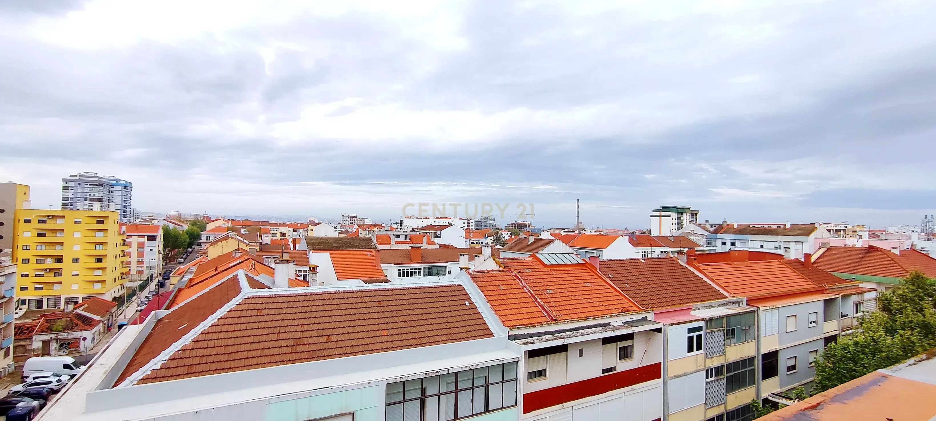 Apartamento T2 Centro Barreiro - Image 21