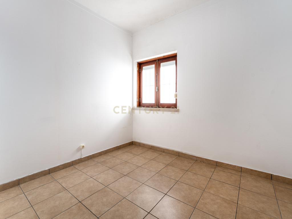 APARTAMENTO T3 TRANSFORMADO EM T2 - CENTRO DE PENICHE ! - Image 16