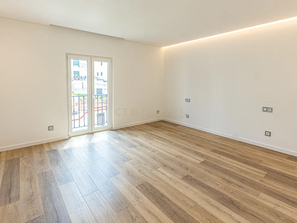 Moradia T6 de Luxo - 924 m² - Piscina - São Pedro da Cadeira - Nova - Image 43