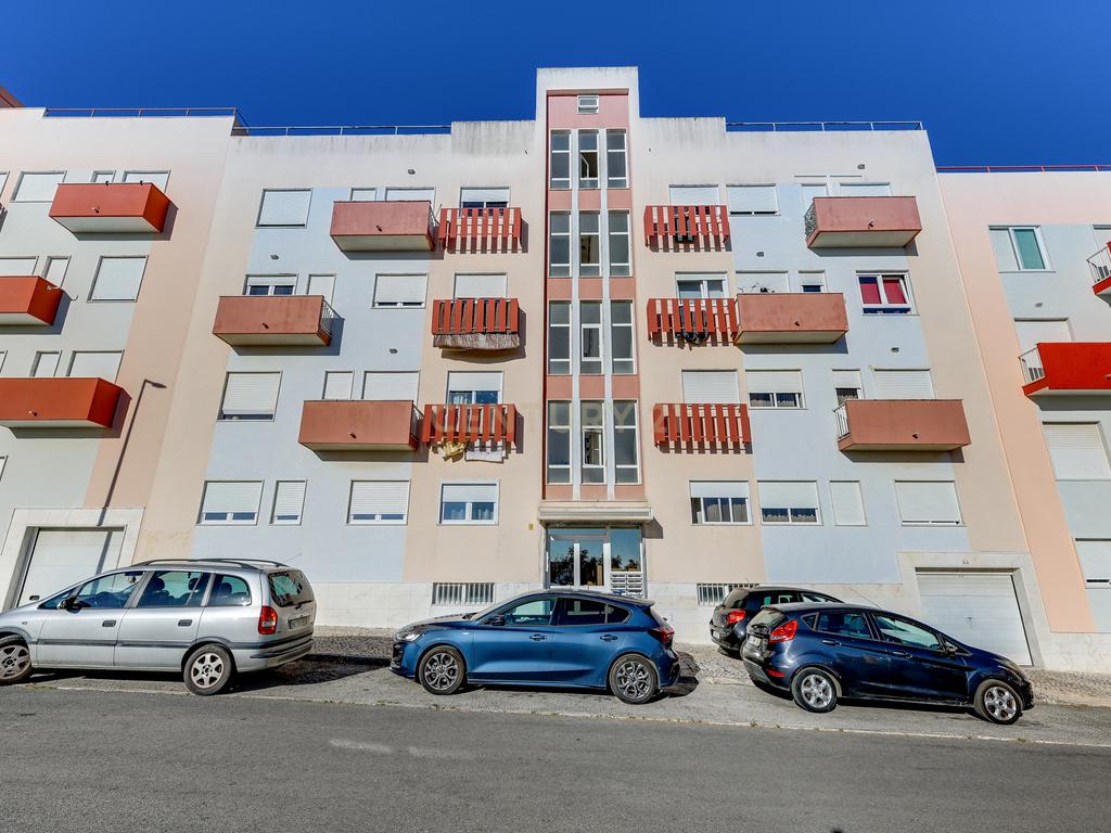 T3 Espaçoso à Venda em São João da Talha – Rua Palmira Bastos - Image 1