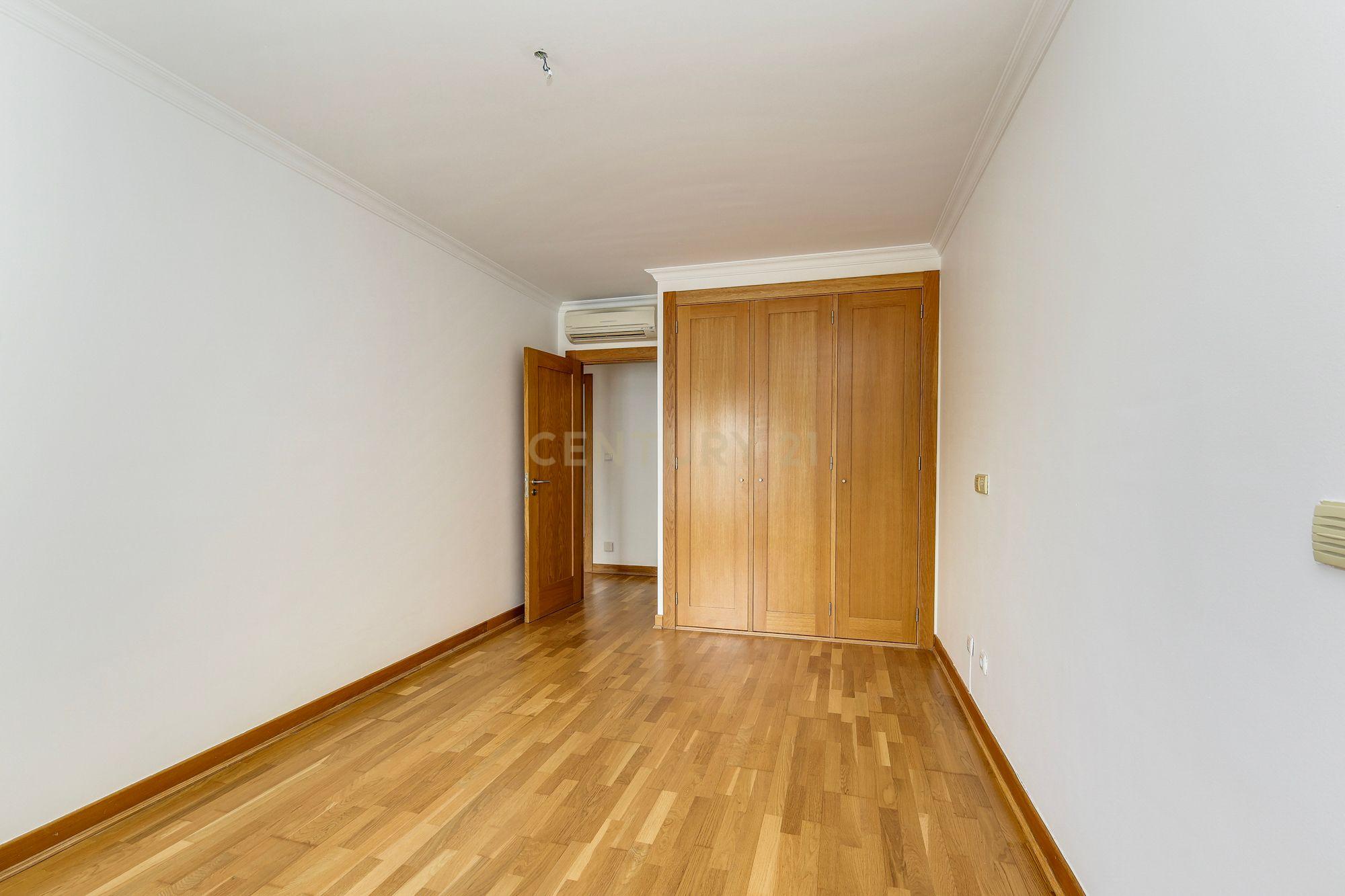 Apartamento T3 à venda em Mina de Água, Amadora — foto 17