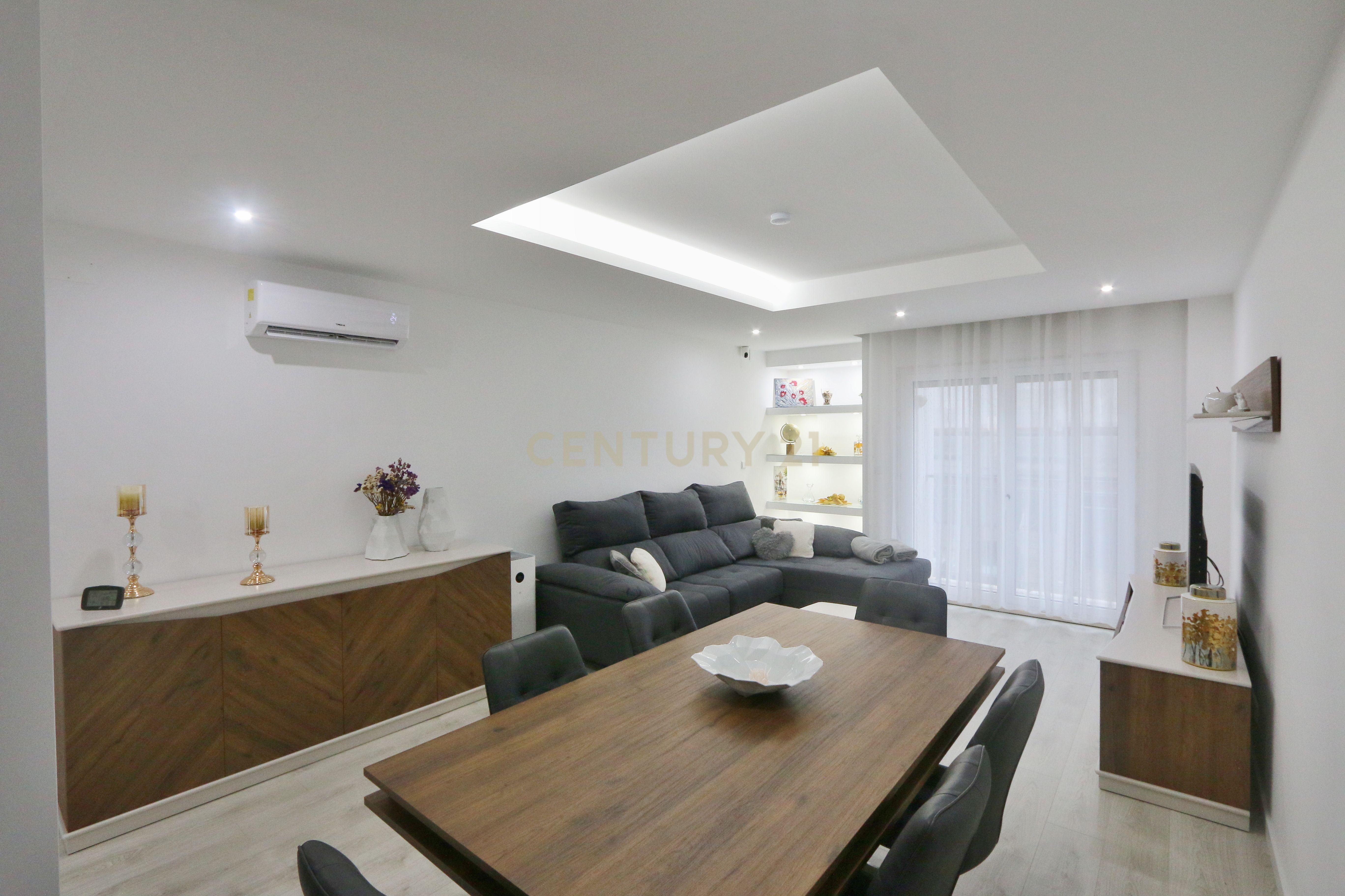 Excelente 4 assoalhadas Urbanização da Atalaia com box 2 viaturas e arrecadação. - Image 2