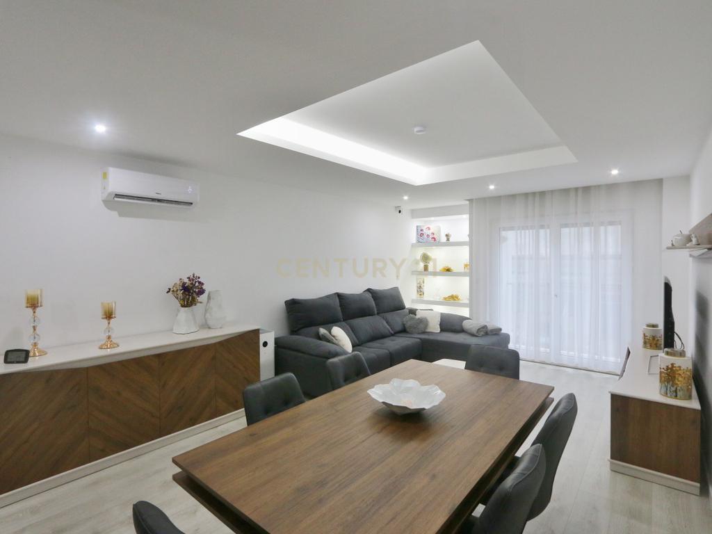 Excelente 4 assoalhadas Urbanização da Atalaia com box 2 viaturas e arrecadação. - Image 2